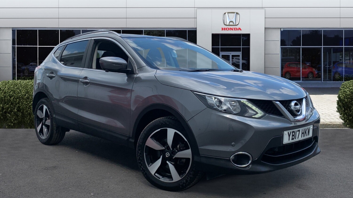 Used Nissan Qashqai 1.2 DiG-T N-Connecta 5dr Petrol Hatchback For Sale ...